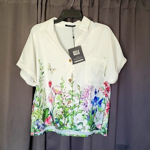 Just Fashion Now Floral Button Up Blouse. Size Large. NWT